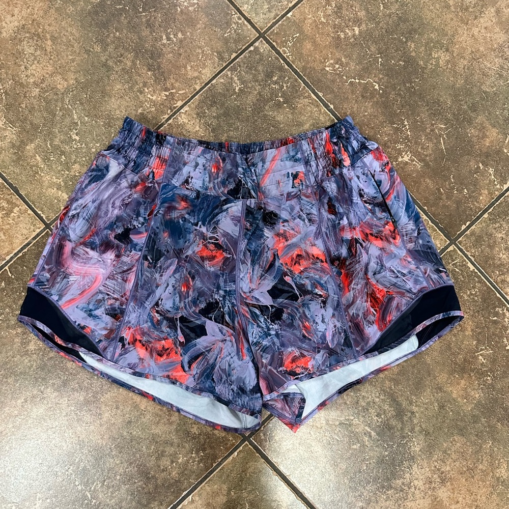 LULULEMON hotty hot shorts 5" inseam